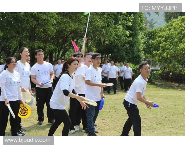 聚焦飞盘运动:探讨杭州飞盘队的默契配合与战术策略 聚焦飞盘运动:探讨杭州飞盘队的默契配合与战术策略