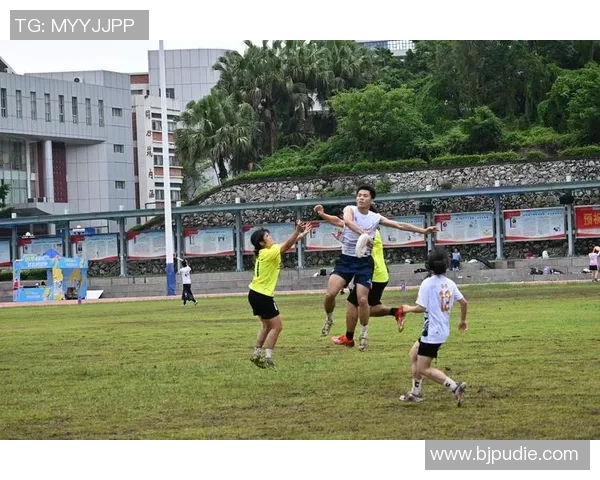 重庆飞盘队与深圳飞盘队赛后分析个人能力对比与战术启示 重庆飞盘队与深圳飞盘队赛后分析个人能力对比与战术启示