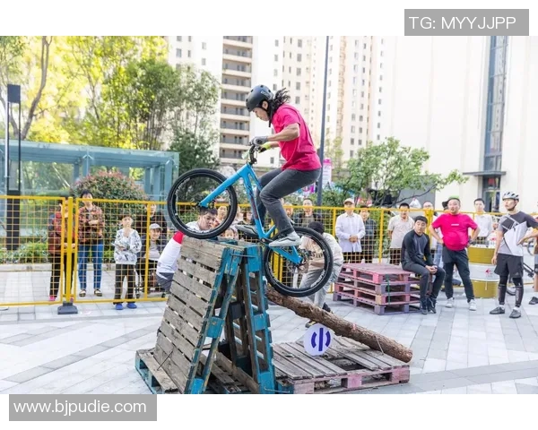 成都极限运动队的中路突破与城市活力的完美结合探索 成都极限运动队的中路突破与城市活力的完美结合探索