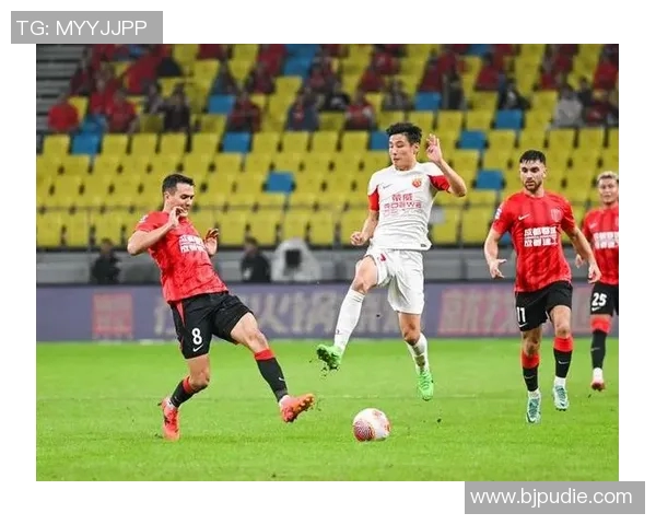 深入分析成都足球队快攻战术的特点与实施效果