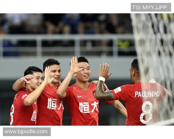 广州恒大队迎战北京球队全力争胜展现足球激情与实力对决