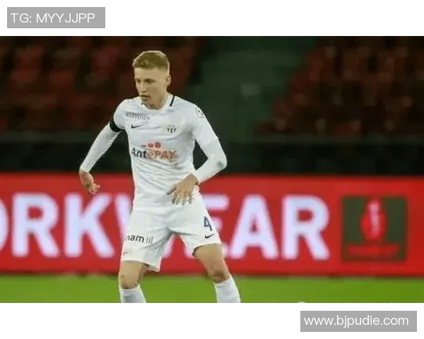 法乙精彩对决朗斯迎战索肖争夺三分荣耀之战