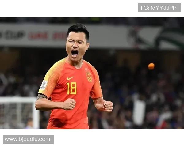 郜林与张玉宁争锋相对谁能在绿茵场上书写新的传奇故事