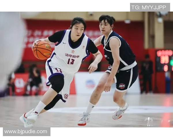 芝加哥天空与康涅狄格太阳的激烈对决展现女篮魅力与实力较量